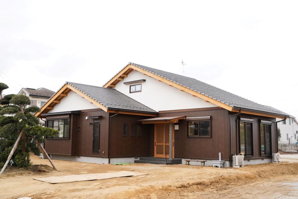 小屋裏のある平屋の家